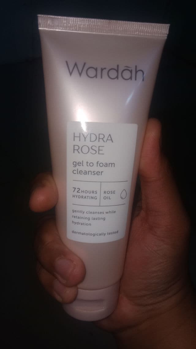 Wardah Hydra Rose Gel-to-Foam Cleanser review photo by MuslimDarmawan