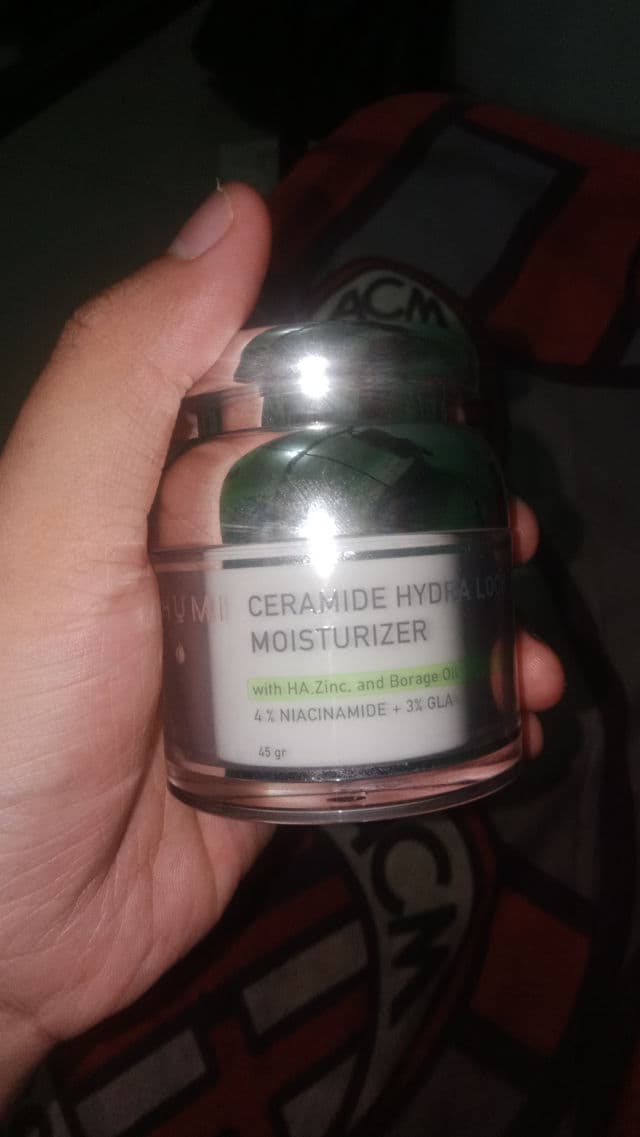 Bhumi Ceramide Hydra Lock Moisturizer review photo by MuslimDarmawan