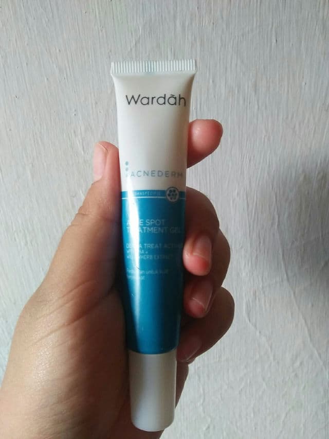 Wardah Acnederm Acne Spot Treatment Gel review photo by Nabilahranti