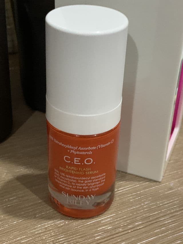Sunday Riley C.E.O. Rapid Flash Brightening Serum review photo by Nisakniza