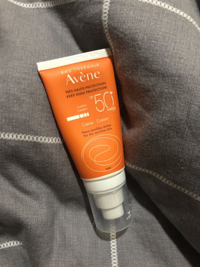 Avene Very High Protection SPF 50+ Cream Fragrance-free review photo by dewingmything