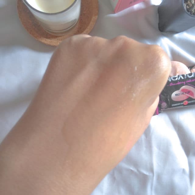 Scarlett Whitening Brightly Ever After Serum review photo by Noeksecin