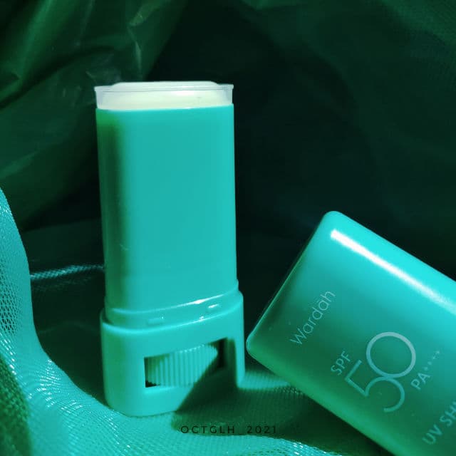 Wardah UV Shield Light Matte Sun Stick SPF 50 PA ++++ review photo by OctaGaluh
