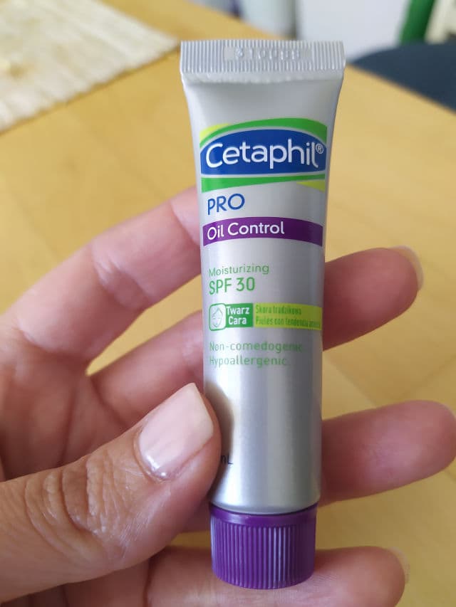 Cetaphil DermaControl Oil Absorbing Moisturizer SPF 30 review photo by Oohladybegood