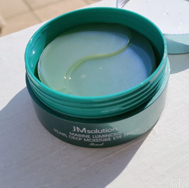 JMsolution Marine Luminous Pearl Deep Moisture Eye Patch review photo by Cosmeticacoreana