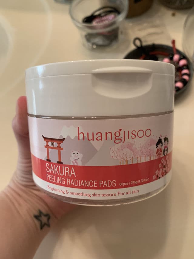 Huangjisoo Sakura Peeling Radiance Pads review photo by AACarroll