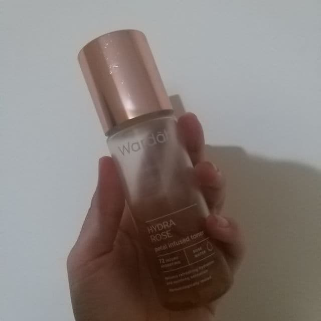 Wardah Hydra Rose Petal Infused Toner review photo by PickyAnisa
