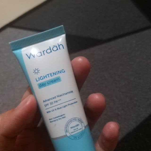 Wardah Lightening Day Cream Advanced Niacinamide review photo by PickyAnisa