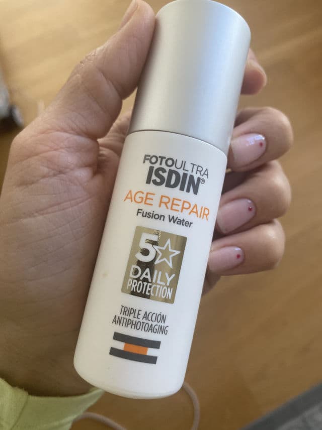 ISDIN FotoUltra Age Repair Fusion Water Texture SPF 50 review photo by PickyKseniya