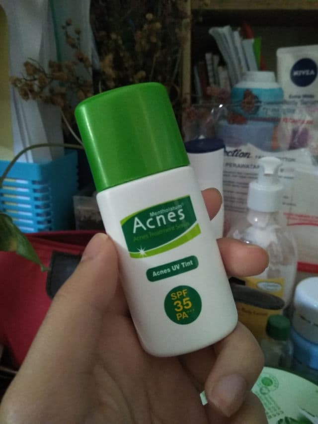 Acnes UV Tint SPF 35 PA+++ review photo by PickyLA