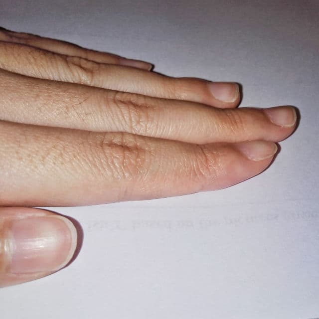 Burt's Bees Lemon Butter Cuticle Cream review photo by whenfarhanareviews