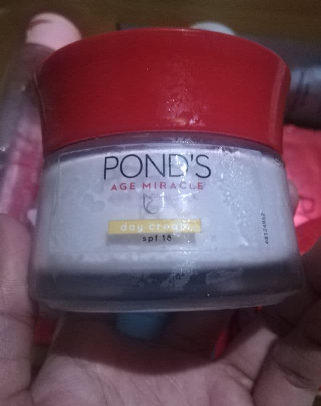 Pond's Age Miracle Day Cream SPF 18 PA ++ review photo by PickyAddict
