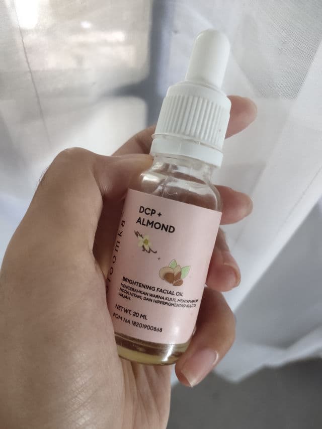 Bloomka DCP + Almond Brightening Facial Oil review photo by PutriThasha
