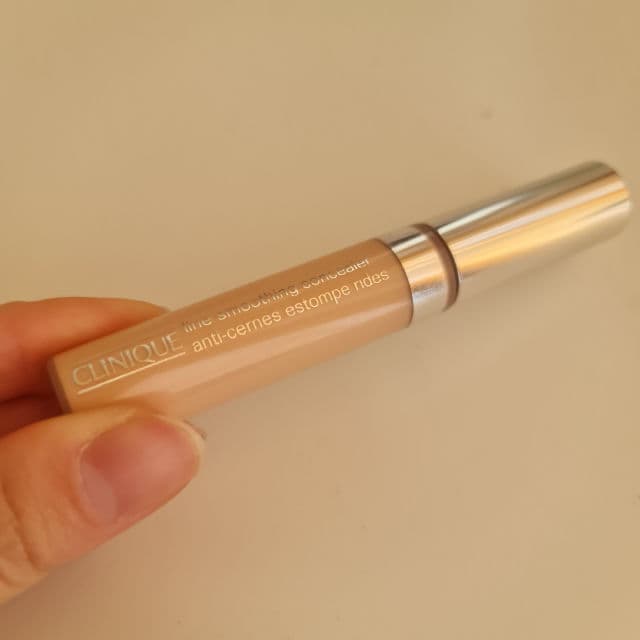 Clinique Even Better All-Over Concealer + Eraser review photo by Radi