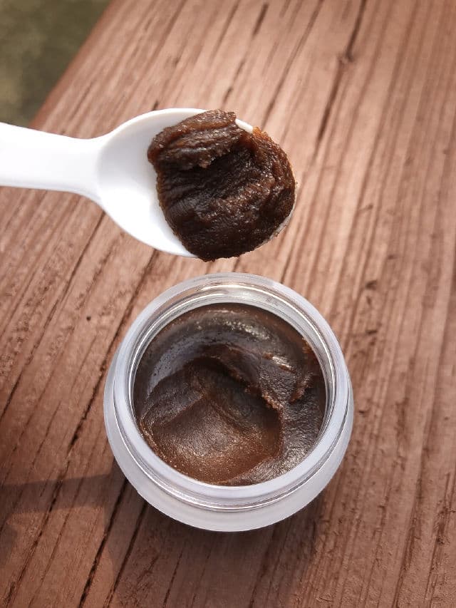 COSRX Full Fit Propolis Honey Sugar Lip Scrub review photo by ReeneeReviews