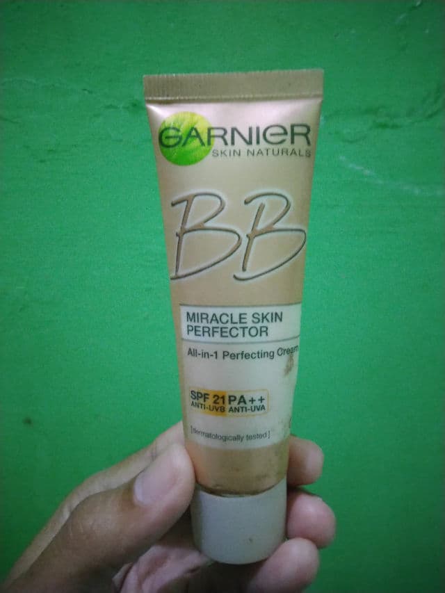 Garnier Skin Renew Miracle Skin Perfector BB. Cream SPF 15 review photo by RisaRiiLeon
