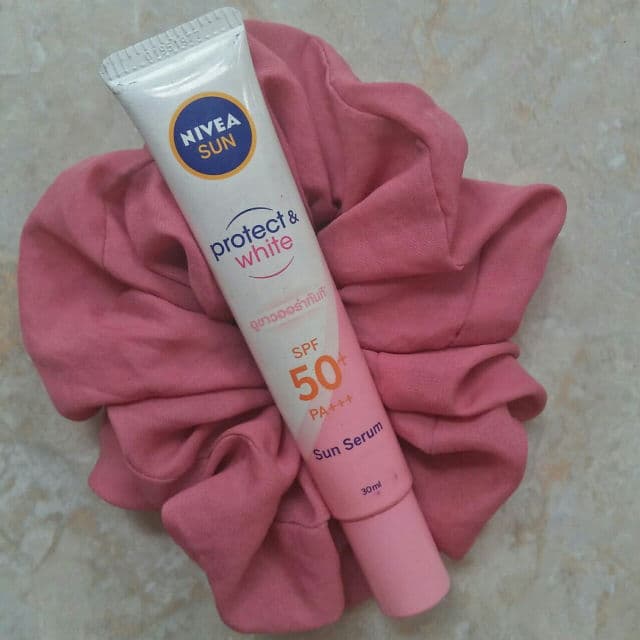 Nivea Sun Protect & White Instant Aura Serum SPF50+PA++++ review photo by Skincareezka