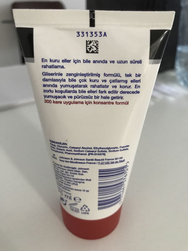Neutrogena Norwegian Formula Hand Cream review photo by SassynTheo