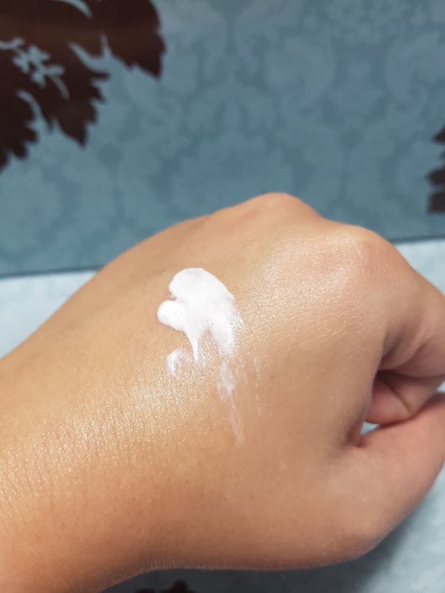 CeraVe Ultra-Light Moisturizing Lotion SPF 30 review photo by SesameUnni