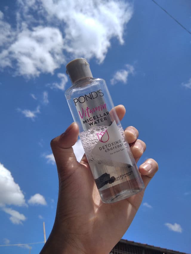 Pond's Vitamin Micellar Water D-Toxx Charcoal review photo by ShadowSnow