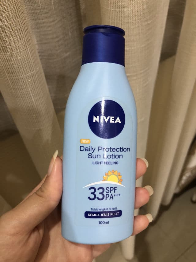Nivea Daily Protection Sun Lotion SPF 33 PA+++ review photo by AlooeHa