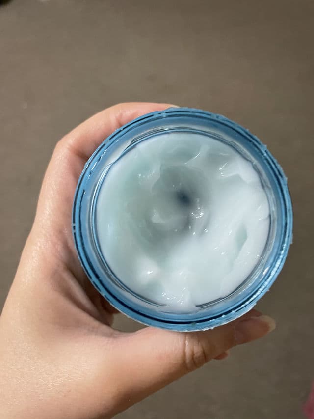 Garnier SkinActive Moisture Bomb The Antioxidant Super Moisturizer review photo by BrownGirlBeautyEdit