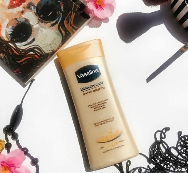 Vaseline Intensive Care™ Essential Healing Lotion review photo by SiAnastasia
