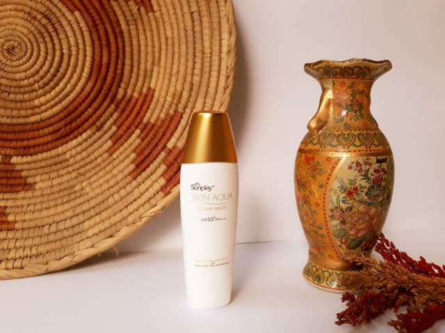 Sunplay Skin Aqua Clear White SPF50+ PA+++ review photo by Sidd