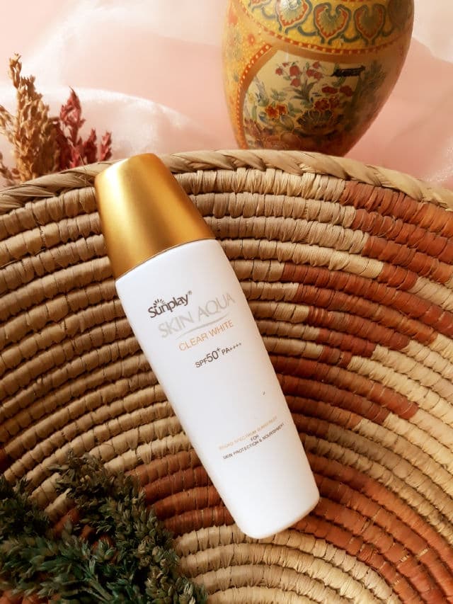 Sunplay Skin Aqua Clear White SPF50+ PA+++ review photo by Sidd
