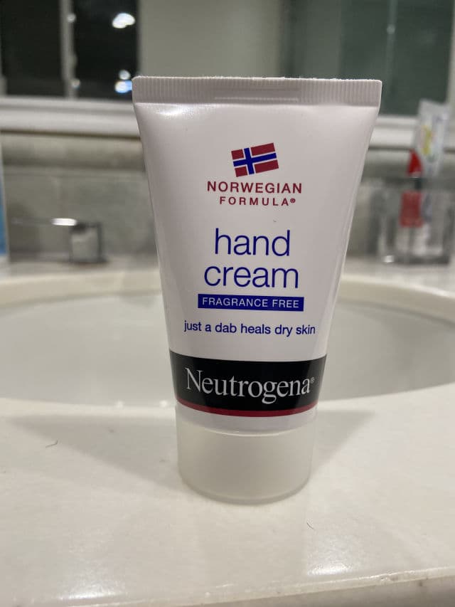 Neutrogena Norwegian Formula Hand Cream review photo by Simona385619