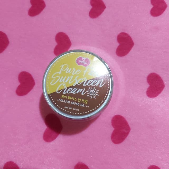 Jellys Pure Face Sunscreen Cream SPF50 review photo by Simple