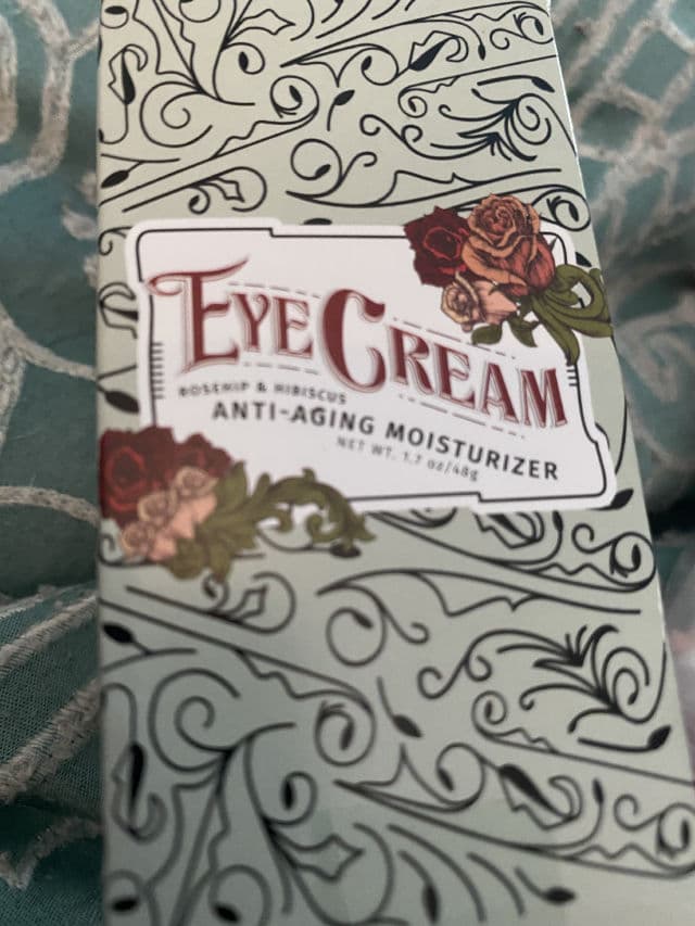LilyAna Naturals Eye Cream Moisturizer review photo by SkincareMare