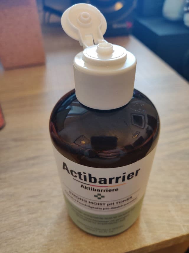 MISSHA Actibarrier Strong Moist pH Toner review photo by Skincarekitten