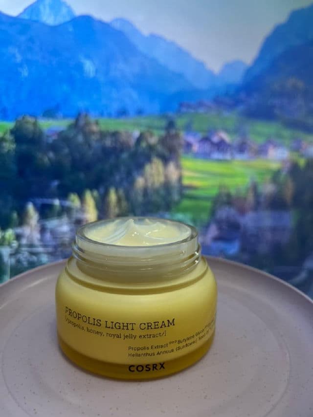 COSRX Full Fit Propolis Light Cream review photo by Skincarelife