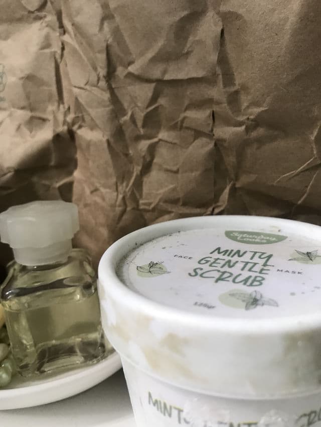 Saturday Looks Minty Gentle Scrub Face Mask review photo by Skinprezzi