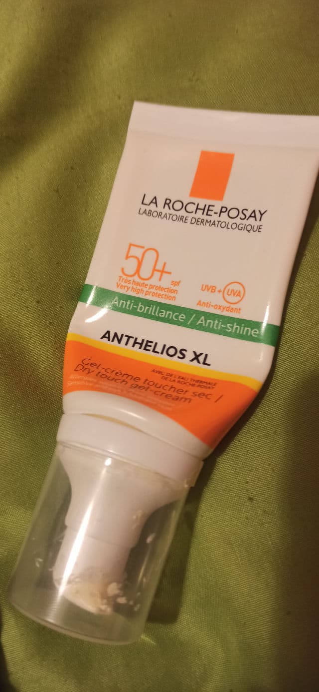 La Roche-Posay Anthelios XL Dry Touch SPF50+ Sunscreen For Oily Skin review photo by FoxyS