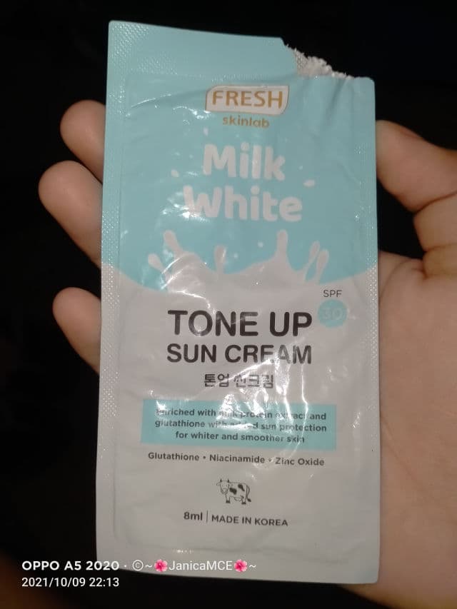 Fresh Skinlab Milk White Tone Up Sun Cream SPF30 review photo by Skyline