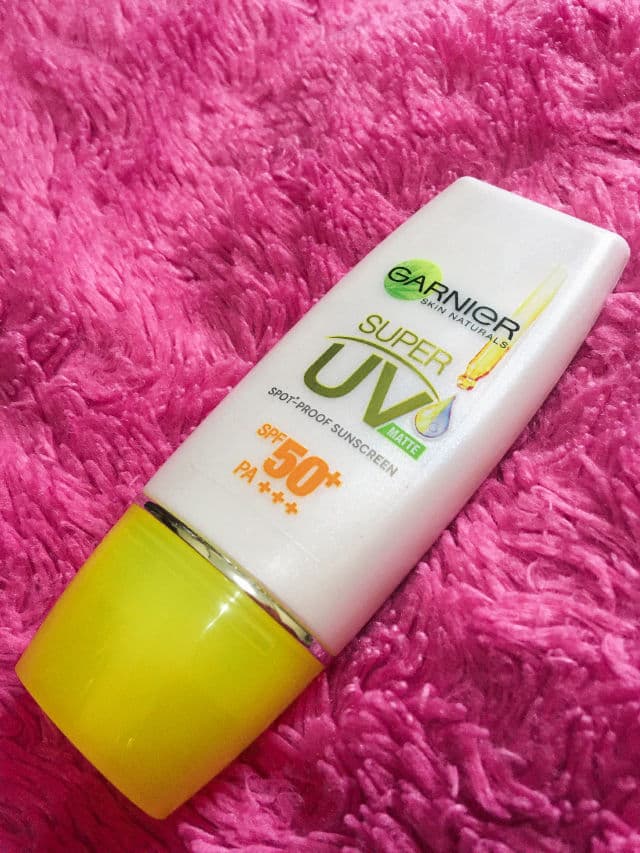Garnier Light Complete Super UV Natural SPF 50 review photo by Sofiazlfa