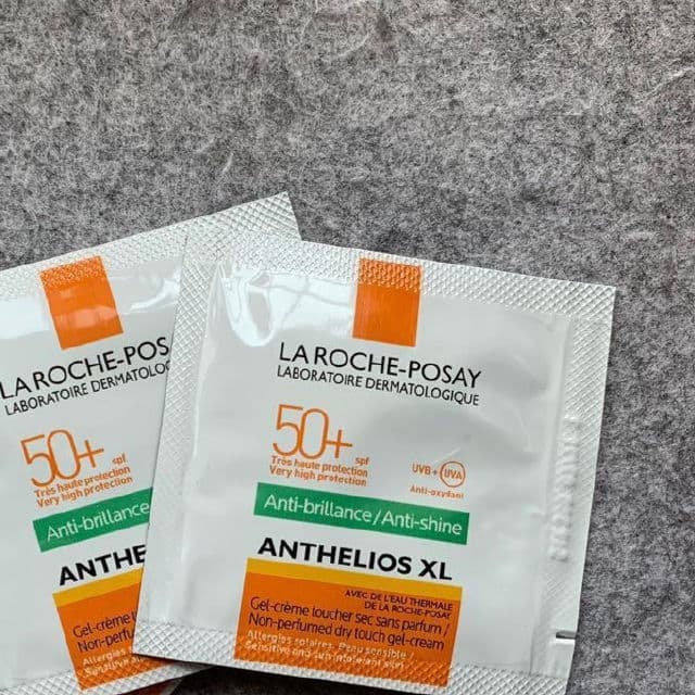 La Roche-Posay Anthelios XL Anti -Shine Dry Touch SPF 50+ review photo by Steff11