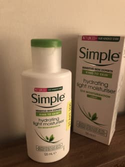 Simple Kind to Skin Hydrating Light Moisturiser for Dry Skin review photo by Stevanie