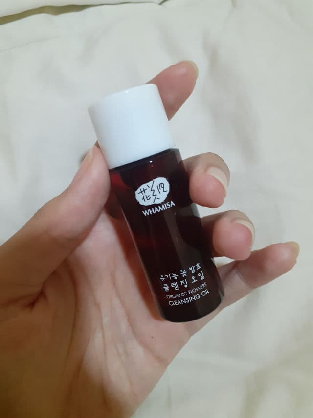 Whamisa Organic Flowers Cleansing Oil review photo by Suriskinsdiary
