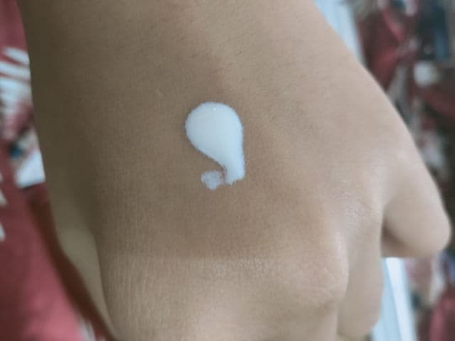PINK by Pure Beauty Beauty Airy UV Essence SPF50+ PA++++ review photo by Syira98