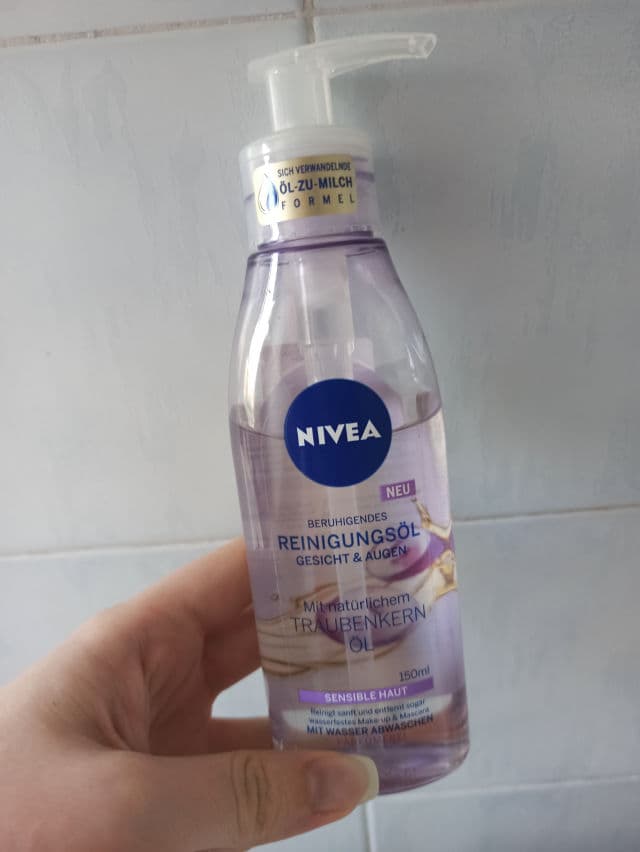 Nivea Soothing Cleansing Oil with Grapeseed Oil review photo by TTulipan