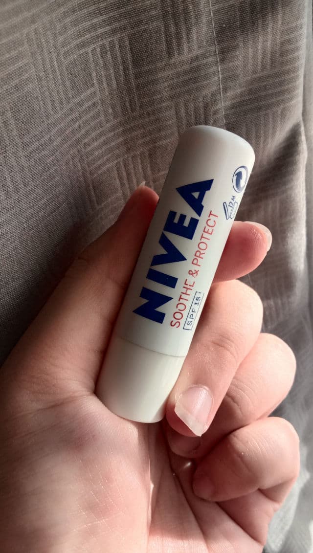 Nivea Soothe & Protect Lip Balm SPF 15  review photo by Tabprisaf