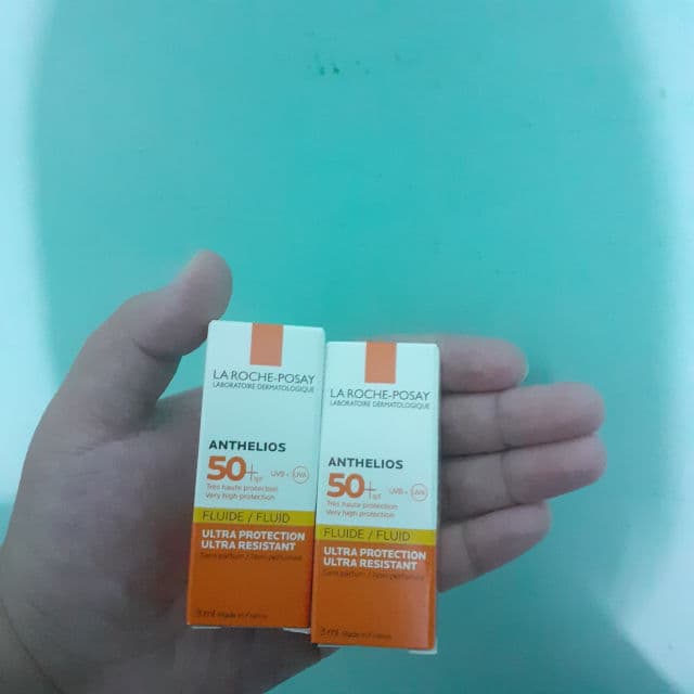 La Roche-Posay Anthelios Shaka Ultra-Light Facial Sun Cream SPF50 review photo by tayyble