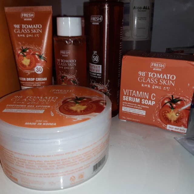 Fresh Skinlab 98% Tomato Glass Skin Lip Therapy Mask review photo by Atheana