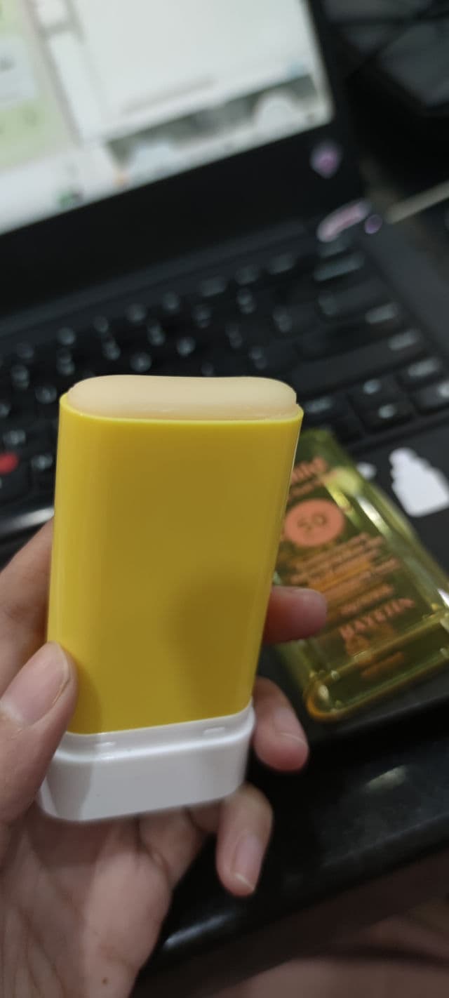 HAYEJIN VitaMild Powdery Sun Stick SPF50+ PA++++ review photo by Tiaramuzanti