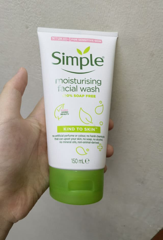 Simple Moisturising Face Wash review photo by Tiffany1212