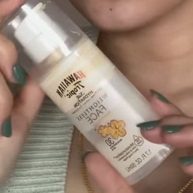 Hawaiian Tropic Silk Hydration Weightless Face Sunscreen review photo by Tphaaox