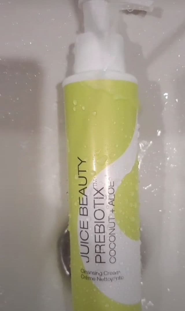 Juice Beauty Prebiotix Hydrating Gel Moisturizer review photo by TraciTellsItAll